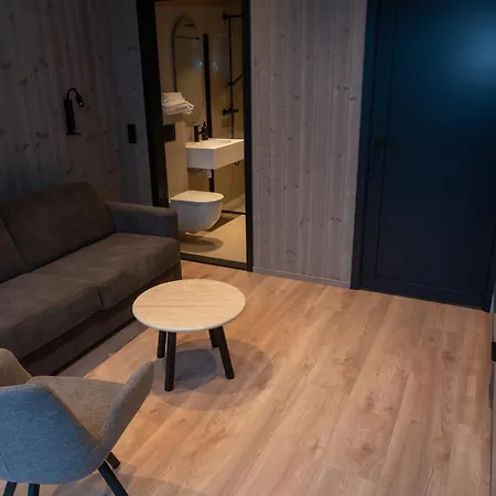 Kulleseidkanalen Gjestehamn Leilighetshoteller Bomlo